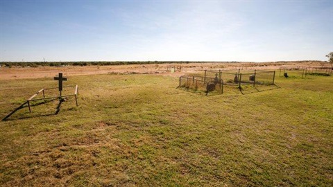 bedourie_cemetery_green.jpg